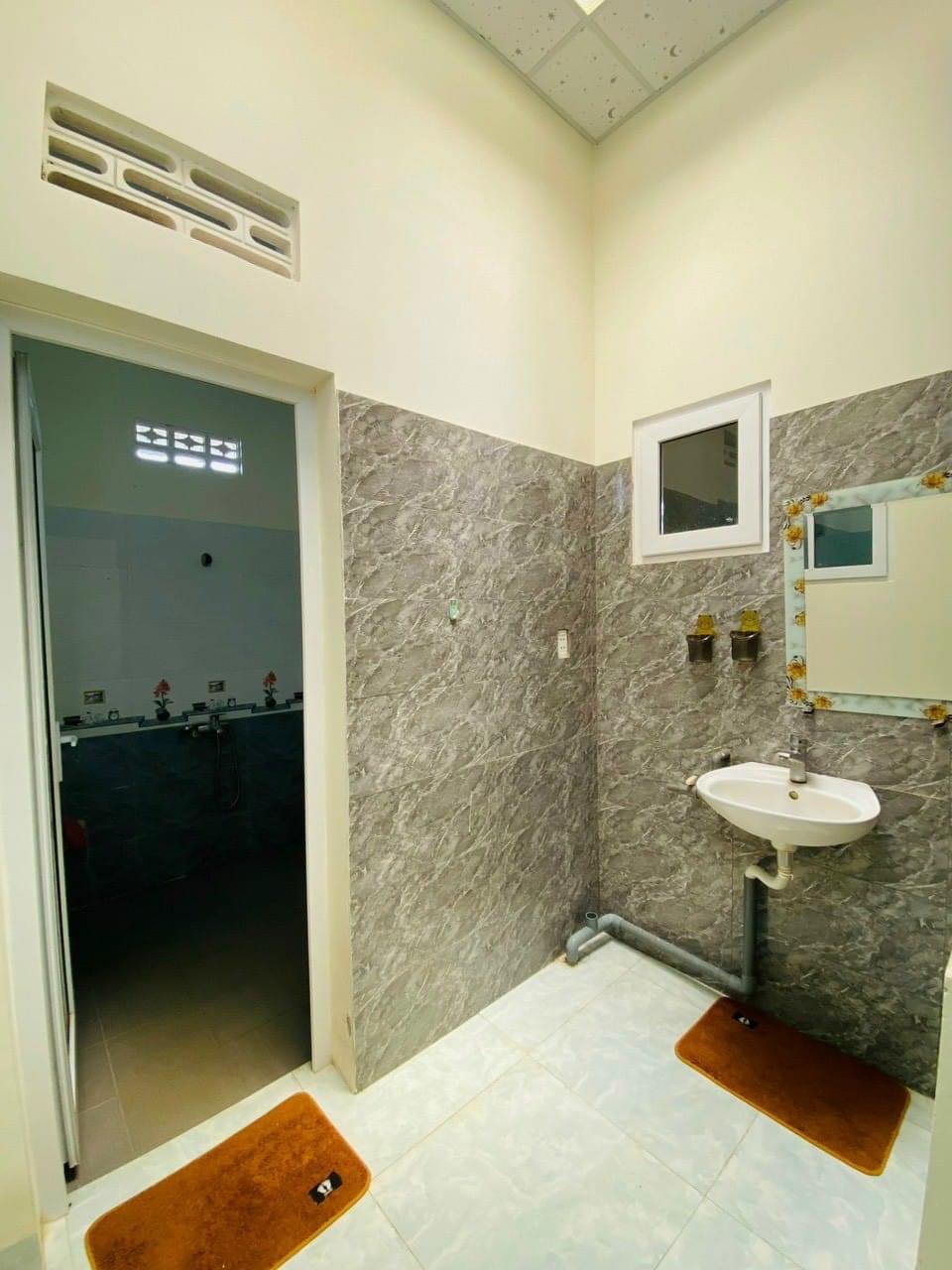 BÁN NHÀ Y MOAN RẼ PHẢI LÊN KHU THÀNH ĐỒNG.