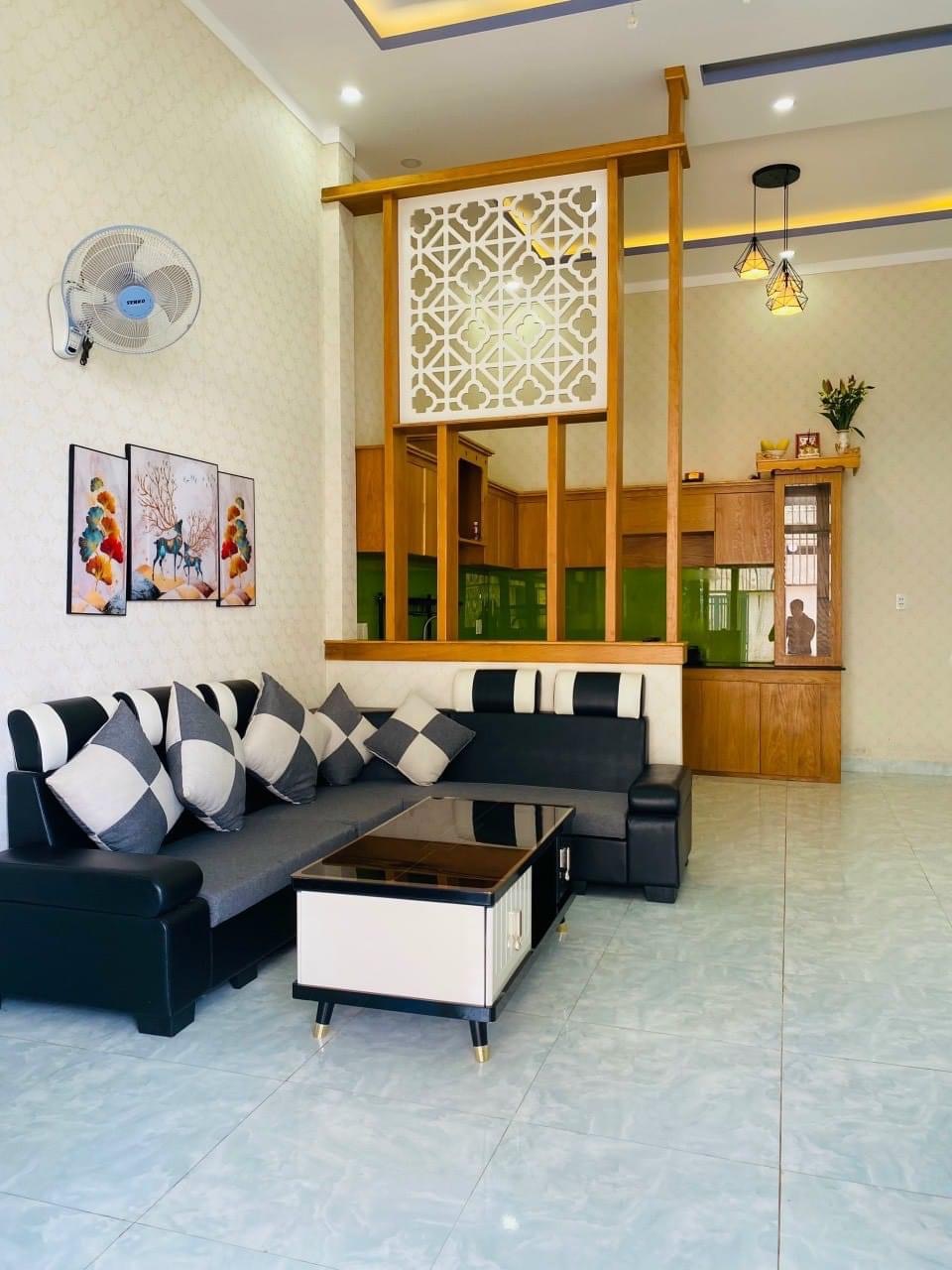 BÁN NHÀ Y MOAN RẼ PHẢI LÊN KHU THÀNH ĐỒNG.