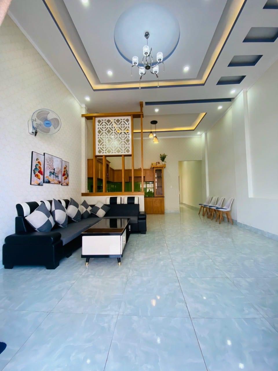 BÁN NHÀ Y MOAN RẼ PHẢI LÊN KHU THÀNH ĐỒNG.