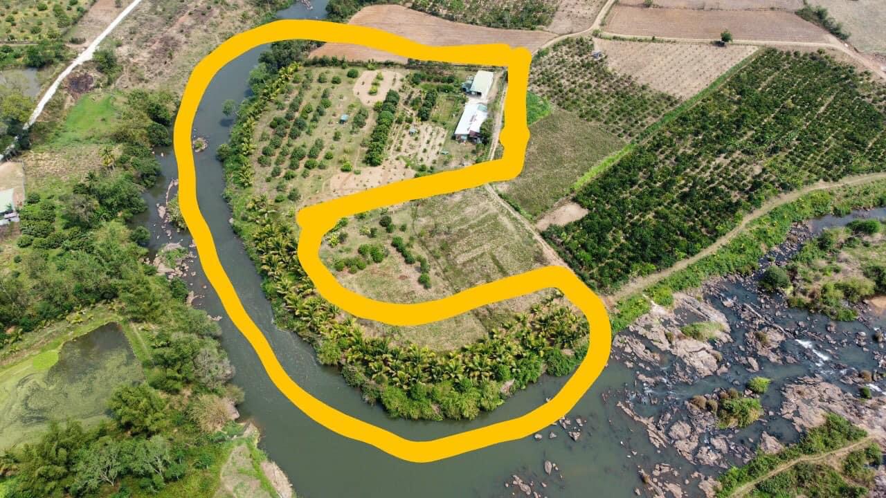 Bán đất 300m view suối 100m mặt tiền