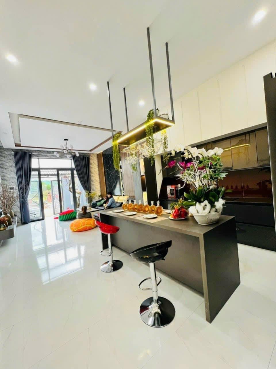 BÁN BIỆT THỰ SÂN VƯỜN