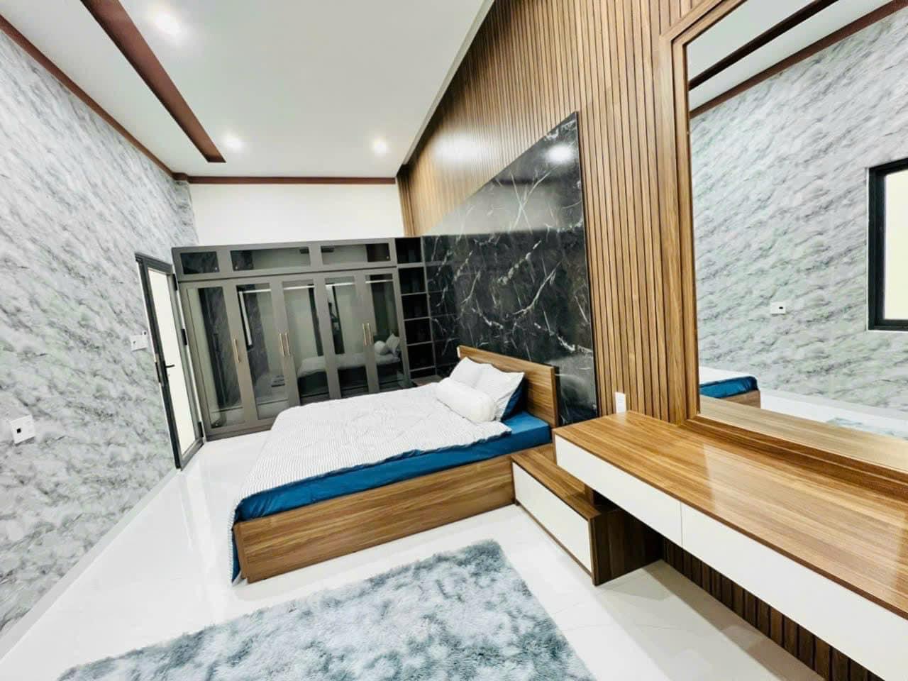 BÁN BIỆT THỰ SÂN VƯỜN