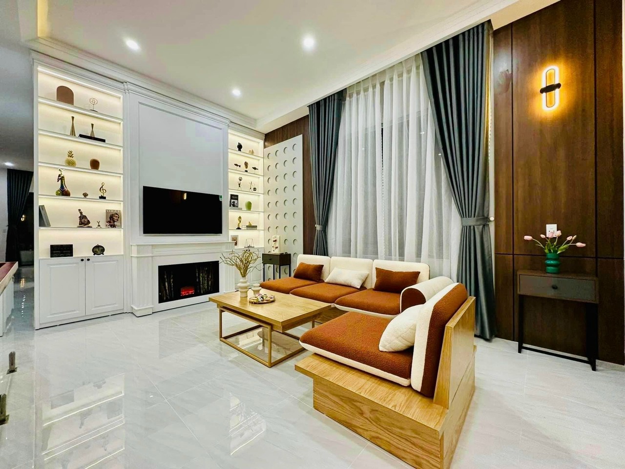 NHÀ MÊ GÓC 2 MẶT TIỀN - FULL NỘI THẤT ĐƯỜNG K PHẠM NGŨ LÃO, XÃ CƯ EBUR, TP BUÔN MA THUỘT