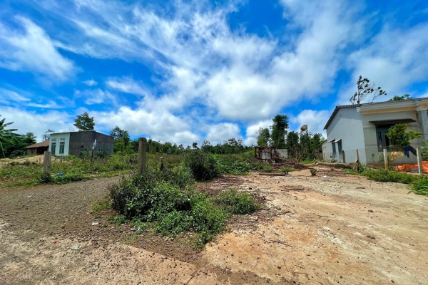 Đất đầu tư - mặt đường bê tông Cuor Đăng sau kho đạn Phú Mĩ sát Buôn Mê Thuột