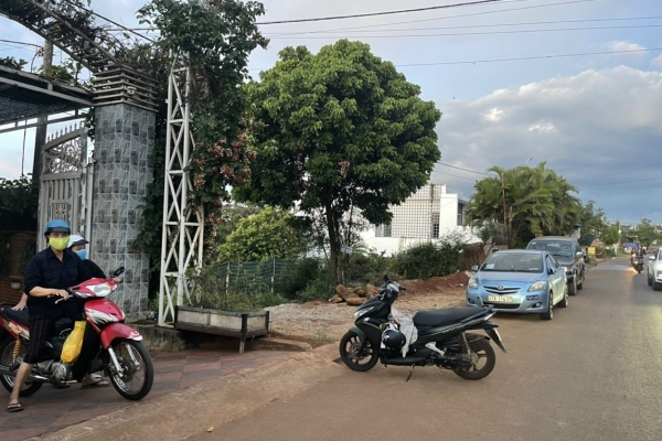 Mặt tiền y Ngông nối dài