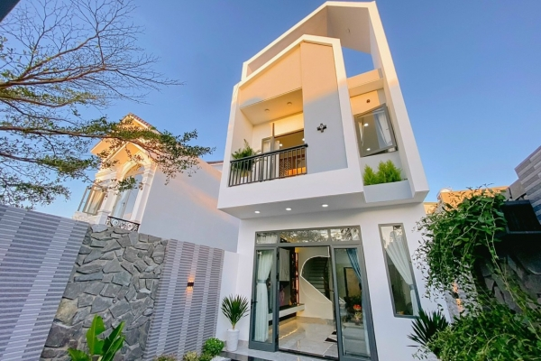 NHÀ MÊ ĐẸP THIẾT KẾ HIỆN ĐẠI HẺM 434 Y MOAL, XÃ CƯ EBUR