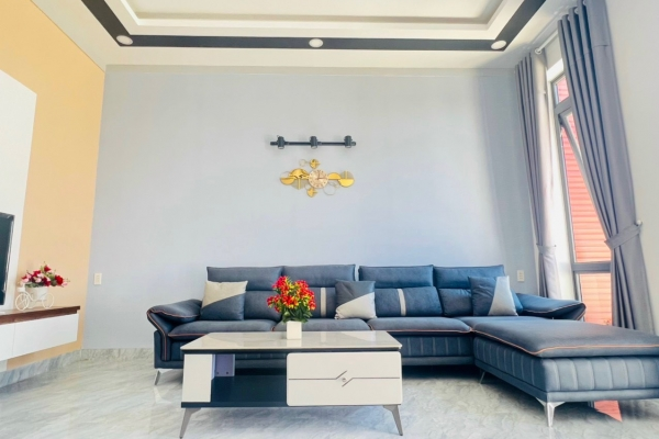 NHÀ ĐẸP HIỆN ĐẠI THÔN 8 XÃ CƯ EBUR BMT DAKLAK  ------------------ Vị trí: Mặt tiền liên thôn 8, chưa tới cổng chào  🎖 diện tích : 5 x 40 🎖 Pháp lý : 60m2 thổ cư 🎖 Hướng : Nam  💵zá : 2ty380  - Với thiết kế hiện đại mẫu hót nhất hiện nay vila hồ bơi sẽ khôn