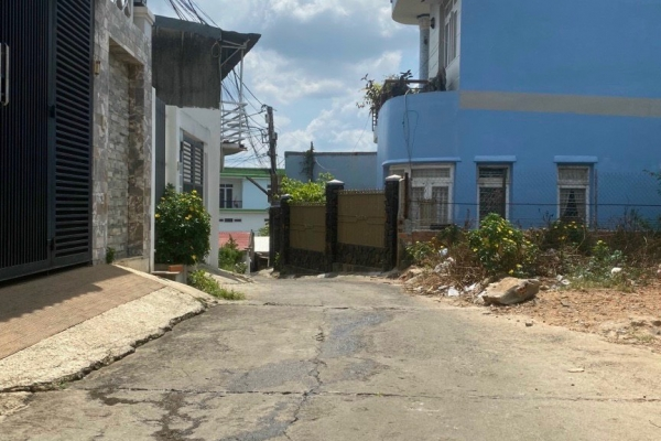 ĐẤT HẺM TRẦN PHÚ GẦN NHÀ HÀNG THANH LỊCH PHƯỜNG THÀNH CÔNG BMT DAKLAK