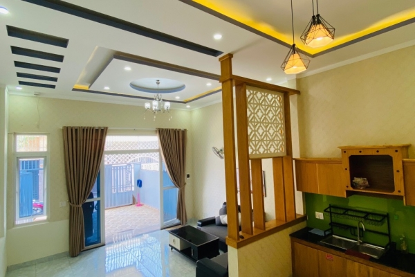 BÁN NHÀ Y MOAN RẼ PHẢI LÊN KHU THÀNH ĐỒNG.   📲SĐT: 0977.701.900 ======================   👉Diện tích: 5x20m 👉Hướng: Tây  ⭐️