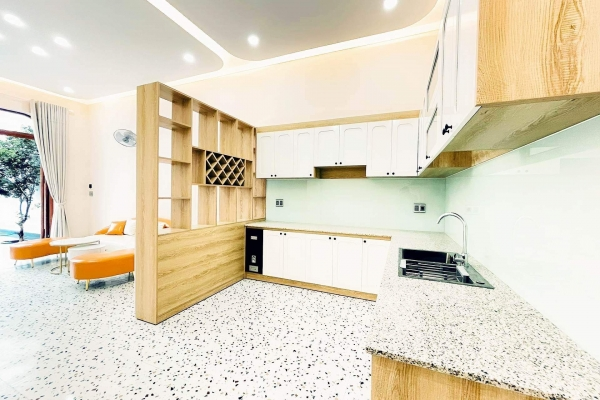 Bán Nhà Mặt Tiền Kinh Doanh YWang