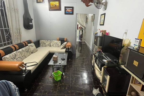 NHÀ LÊ DUẨN 300m, khúc ngay gần vòng xoay cổng số 1