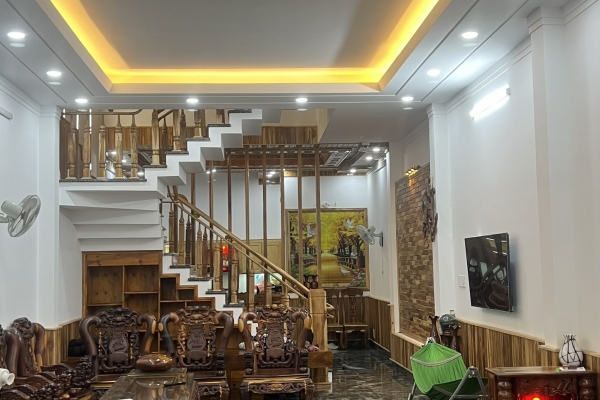 BÁN NHÀ MẶT TIỀN NGÔ QUYỀN SIÊU BMT DAKLAK